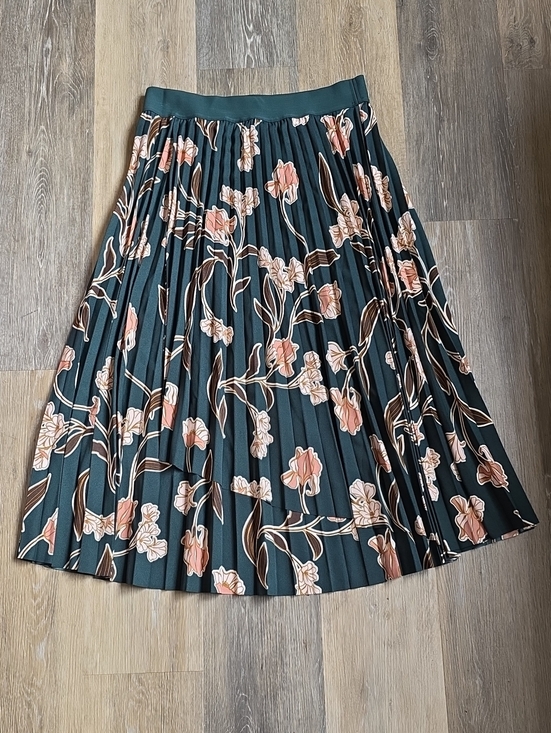 DR2 Dresses & Skirts - DR2 Pleated Floral Midi Skirt